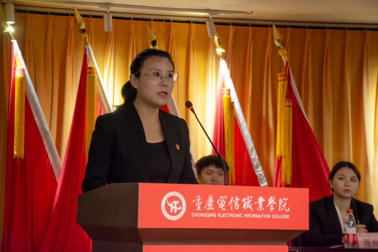 FHtD_1699371543997048899.jpg 2.开幕会 代敏.jpg