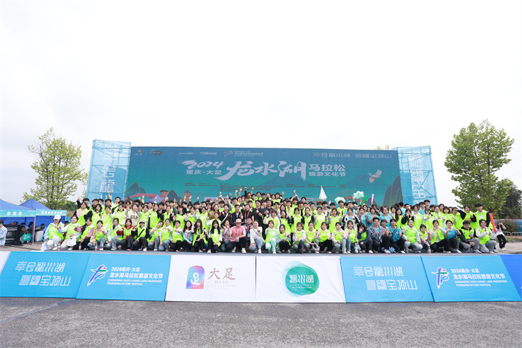 LzZK_1714045443272012034.jpg 合影.jpg